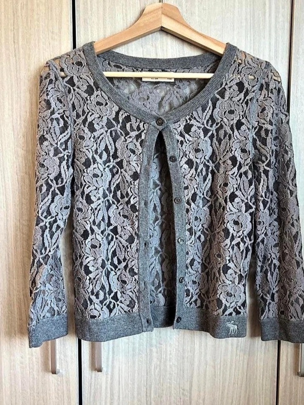 Abercrombie & Fitch Floral Lace Cardigan in Gray Size Medium